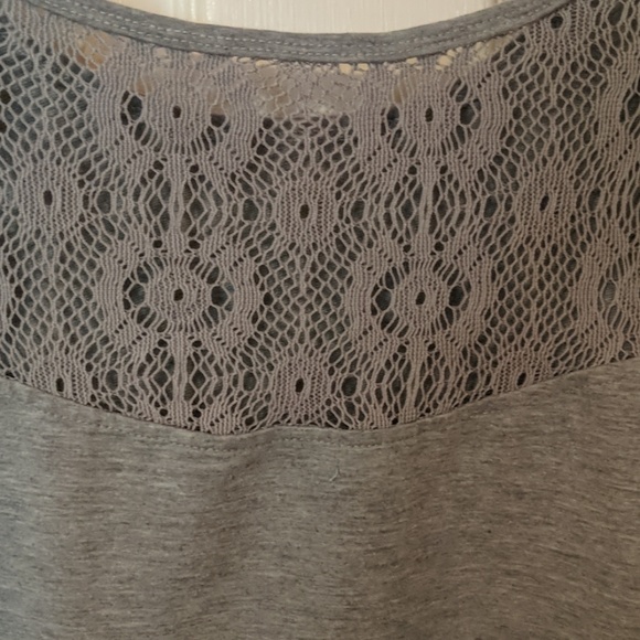 Maurices Shirt M 3/4 Sleeve Gray Lace Back - Picture 4 of 5